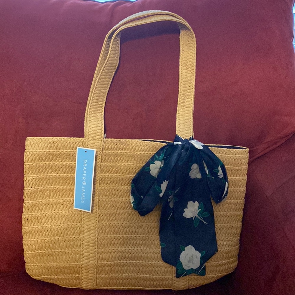Beautiful NWT Draper James everyday straw bag